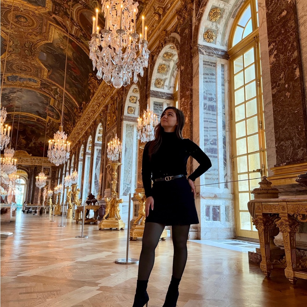 Meet your Posher, Cassandra